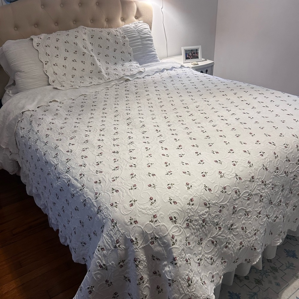 Cotton Queen Floral White Bedspread
